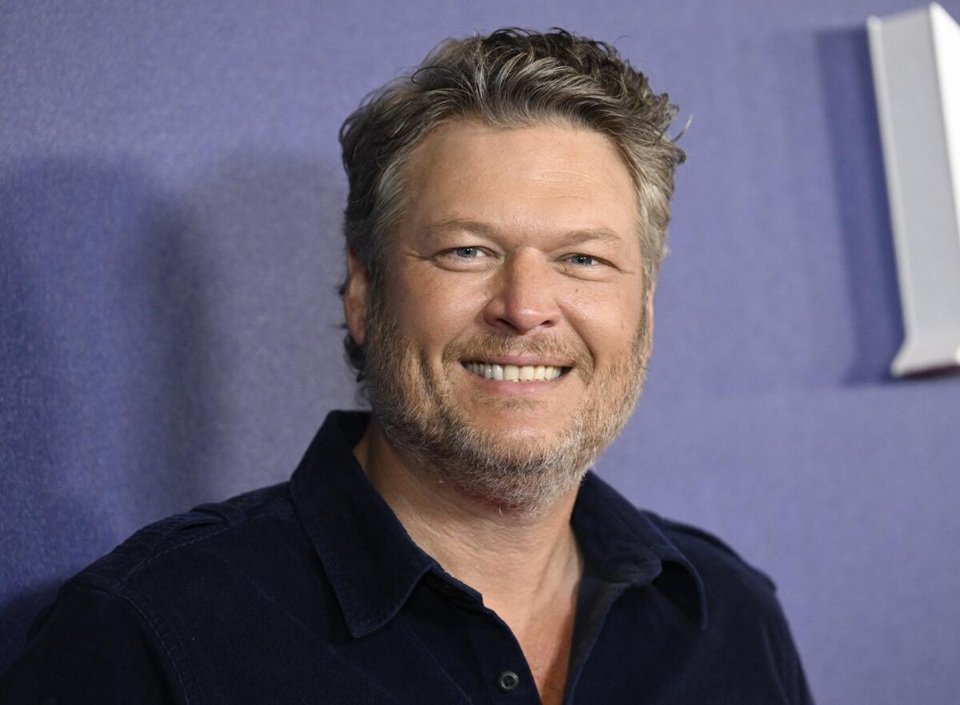 blake shelton age
