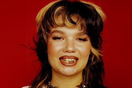 lola young age